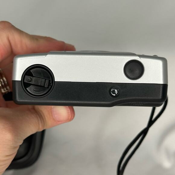 Vintage Bell + Howell Focus Free 28mm Lens 35mm Film Camera With Case - Picture 6 of 7